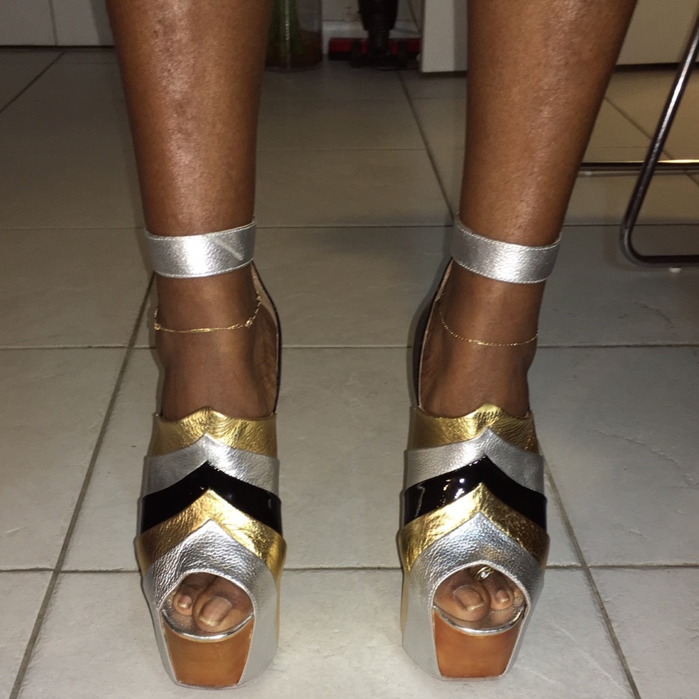 Shoes - Picture 2 of 3